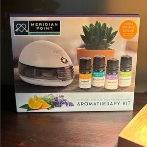 Aromatherapy Kit with Diffuser and Essential Oils